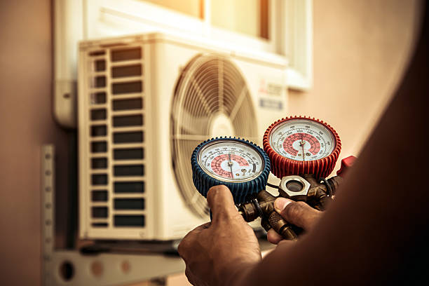 Professional Hvac Installation technician working in Omaha, IL